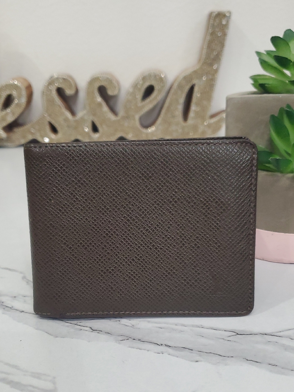 🇨🇵Louis Vuitton Men's Brown Taiga Leather Bifold Wallet🤎